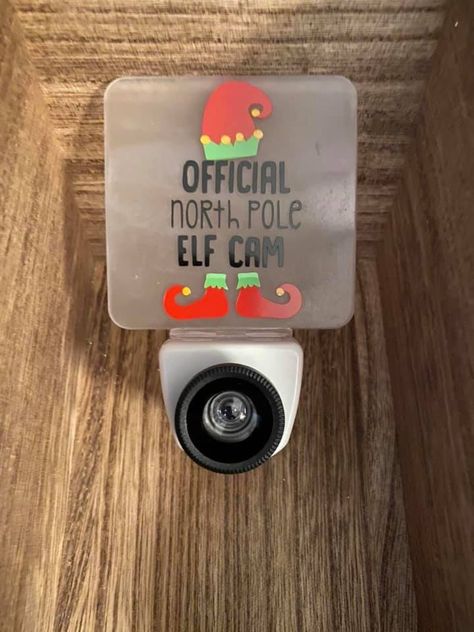 Santa Cam Nightlight Diy, Nightlight Ideas, Elf Cam, Holiday Crafts Decorations, Santa Cam, Cricut Christmas Ideas, Cricut Explore Projects, Bazaar Crafts, Projets Cricut