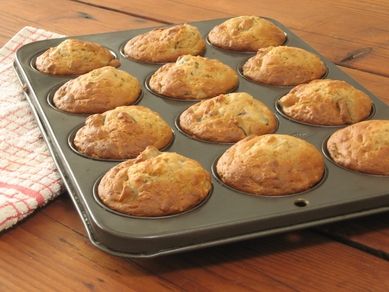 Fruit Muffin Recipes, Ginger Muffins, Guava Jam, Fruit Muffins, Tropical Fragrance, Muffin Tray, White Flour, The Day After, Bread Pudding