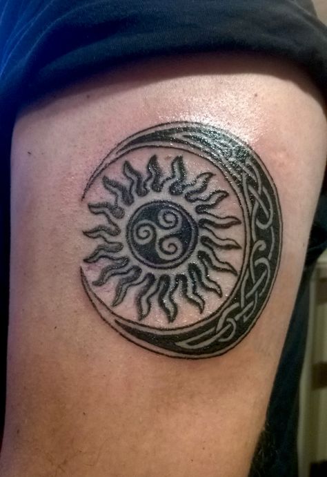 #Celtic Sun and Moon design freshly finished. Upper arm. 9 liner and shader. #Blackworktattoo Celtic Sun And Moon Tattoo, Celtic Sun Tattoo, Celtic Sun And Moon, Star Foot Tattoos, Celtic Sun, Full Neck Tattoos, Moon Mushroom, Mushroom Tattoo, Back Of Arm Tattoo