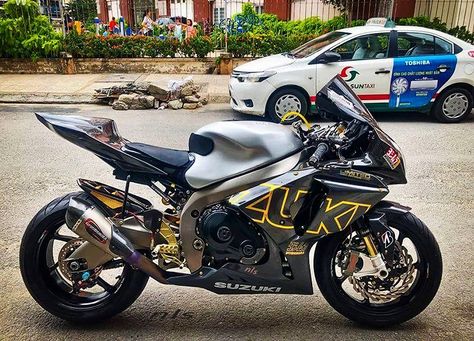 2012 Suzuki GSXR-R 1000 Carbon grey Custom Sport Bikes, Motorcycle Wallpaper, Suzuki Hayabusa, Suzuki Motorcycle, Gsxr 1000, Sports Bikes Motorcycles, Racing Motorcycles, Suzuki Gsxr, Girl Swag