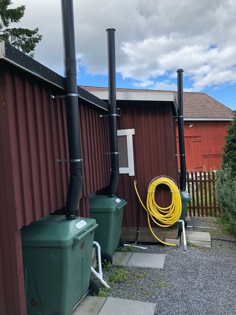 Building from rear with WooWoo GT 330 toilet installed - building not included Off Grid Toilet Options, Composting Outhouse, Composting Toilet Outhouse, Off Grid Toilet, Waterless Toilet, Compost Toilets, Garden Toilet, Outside Toilet, Wooden Toilet Seats