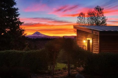 Mt Hood View Tiny House - Tiny houses for Rent in Sandy Reclaimed Hardwood Flooring, Oregon Life, Oregon Vacation, Tiny Houses For Rent, Airbnb Rentals, House Outdoor, Mt Hood, Little Cabin, Tiny House Movement