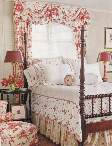 Red Toile Bedroom, Toile Bedroom, Camera Shabby Chic, Chic Bedroom Design, Red Toile, French Country Bedrooms, French Bedroom, Country Cottage Decor, Shabby Chic Bedroom