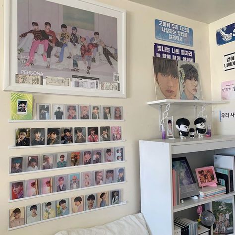 andrea ♡ on Instagram: “an update of my photocard wall and frame !! 💗✨” Photocard Display Ideas, Pastel Aesthetic Room Decor, Red Room Decor, Kpop Shelf, Pastel Aesthetic Room, Flower Room Decor, Bts Room, Wedding Room Decorations, Army Room Decor