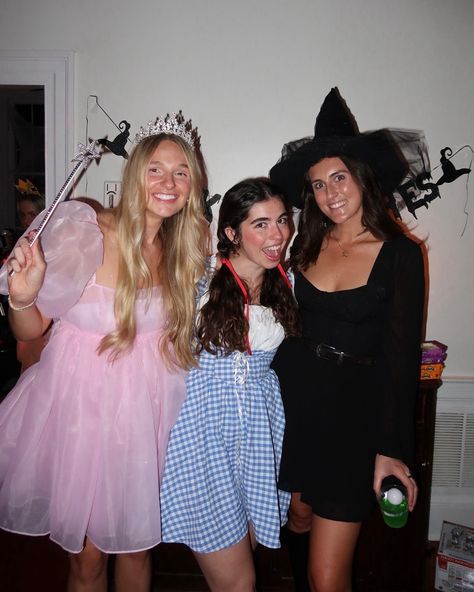 are you a good witch or a bad witch? 🪄🩰🌸🧚‍♀️✨ halloween dumpieee 😚🤍 halloween costume, glinda costume, dorothy costume, wicked witch costume, wizard of oz costume, hot halloween costumes, costume inspo, halloweek aesthetic, group pic, friends, halloween group, digital camera pic, g7x, wicked costume, elphaba costume, halloween Glinda Elphaba Dorothy Costume, Wizard Of Oz Glinda Costume, Elphaba Costume Halloween, Elphaba Costume, Pic Friends, Glinda Costume, Wicked Witch Costume, Wizard Of Oz Costume, Oz Costume