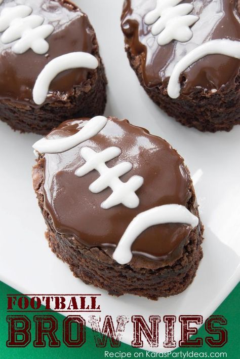 Football brownies recipe via Kara's Party Ideas! Great for your big football game party! Kara Allen | KarasPartyIdeas.com Super Bowl Themed Food, Gameday Desserts, Game Day Desserts, Football Brownies, Super Bowl Party Ideas, Super Bowl Essen, Jar Desserts, Football Party Foods, Resep Brownies