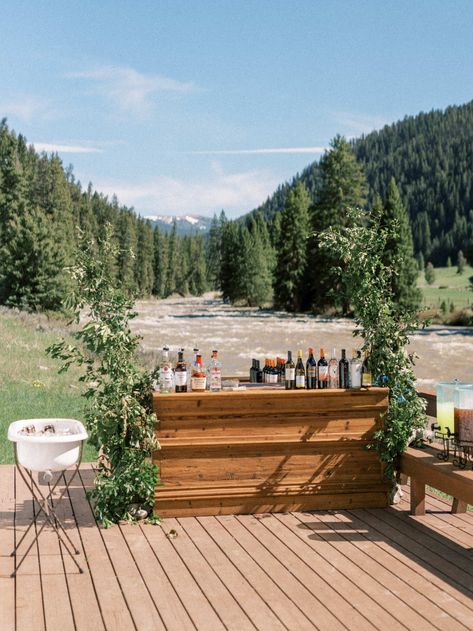 Bright Montana Wedding Day with Pops of Color - Rocky Mountain Bride 320 Guest Ranch Montana, Small Montana Wedding, Montana Wedding Aesthetic, Montana Mountain Wedding, Out West Wedding, Appalachian Mountain Wedding, Montana Wedding Photography, Mountain Backyard Wedding, June Mountain Wedding