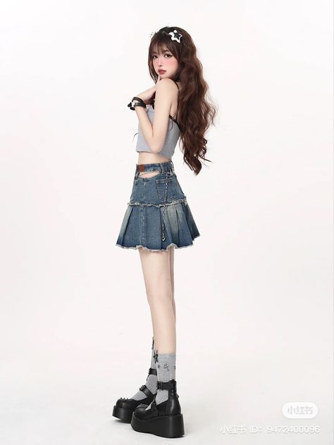 Vampy Girl, Y2k Poses, 3d Pose, Vintage Kawaii, Kpop Concert Outfit, Reference Photos For Artists, Y2k Girl, 2000s Nostalgia, Concept Clothing