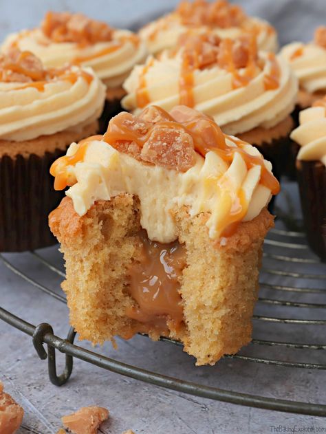 Recipe for Salted Caramel Cupcakes with salted caramel buttercream, filled with salted caramel sauce and decorated with salted caramel fudge #thebakingexplorer #saltedcaramel #cupcakes #cupcakerecipe #saltedcaramelcupcakes Salted Caramel Filled Cupcakes, Salted Caramel Cupcakes Recipe, Cupcakes With Caramel Filling, Caramel Baking, Salted Caramel Cupcake, Caramel Cakes, Fudge Cupcakes, Salted Caramel Buttercream, Caramel Cake Recipe