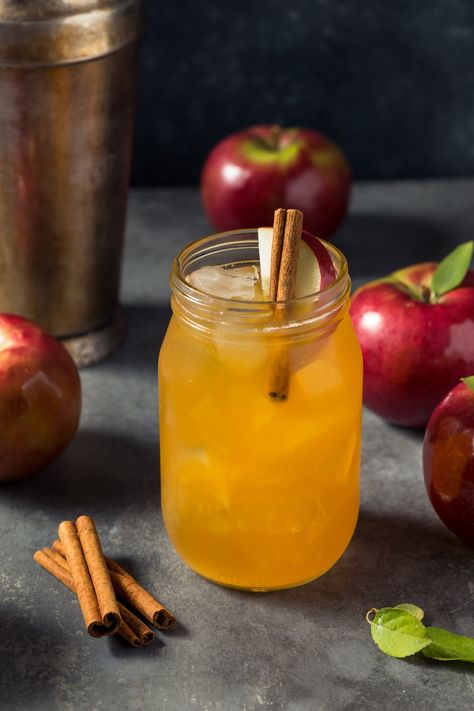 Bubbly Whisky Apple Cider Cocktail Cocktail With Rum, Frozen Quiche, Cider Cocktail Recipes, Cider Cocktail, Apple Cider Cocktail, Fall Cocktails Recipes, Cider Cocktails, Fall Cocktail, Mojito Recipe