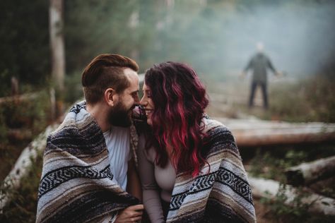 Horror Family Photoshoot, Friday The 13th Photoshoot, Spooky Fall Couples Photoshoot, Spooky Engagement Photos, Couple Poses Photography Outdoors, Halloween Engagement Pictures, Spooky Couple Photoshoot, Friday The 13th Wedding, Spooky Photography