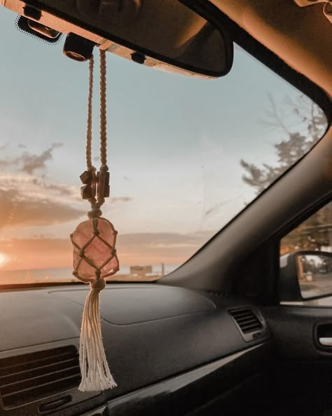 Macrame Car Hanger Diy, How To Make Macrame Car Diffuser, Mini Macrame Car Diffuser Diy, Macrame Oil Diffuser Car, Macrame Crystal Car Charm, Diy Dice, Boho Car Accessories, Van Accessories, Clip Lights