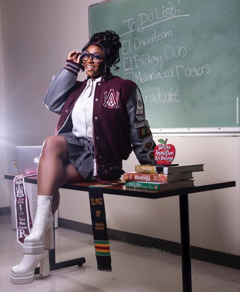 Classroom Photoshoot, Grad Shoot, Creative Photoshoot, Grad Caps, Grad Photoshoot, Creative Photoshoot Ideas, Photoshoot Idea, Graduation Photoshoot, Grad Pics