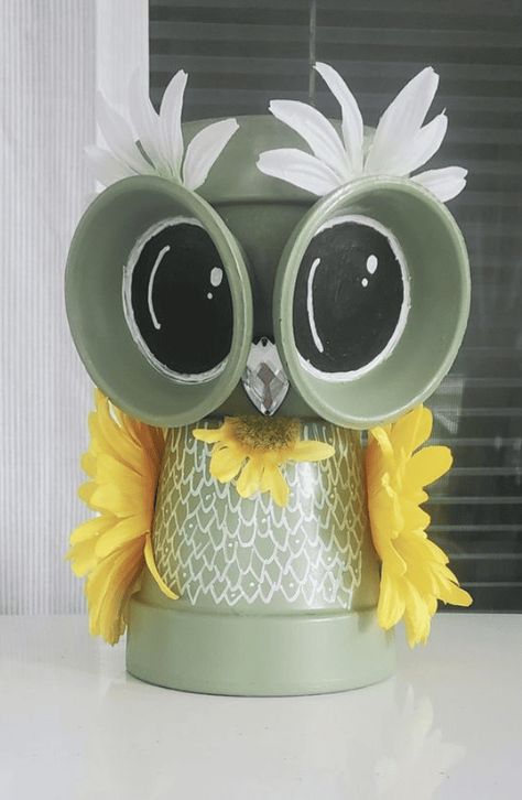 28 Best Clay Pot Fall Crafts You Need To Try - I Luve It Owl Clay Pots Ideas, Owl Flower Pot, Terra Cotta Pot Animals, Terracotta Pot Animals, Clay Pot Animals, Pot Craft Ideas, Mini Clay Pot Crafts, Plant Pots Crafts, Terra Cotta Pot Crafts Diy