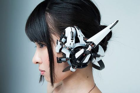 Functional cybepunk headphones by hiroto ikeuchi. @hiotoikeuchi @designboom @RoseSwincer #Cyberpunk #FashionTech #Fashion #Gadget #Tech Cyberpunk Tech, Style Cyberpunk, Sci Fi Fashion, Cyberpunk Aesthetic, Arte Cyberpunk, Cyberpunk Fashion, Cyberpunk Style, Futuristic Fashion, A Robot