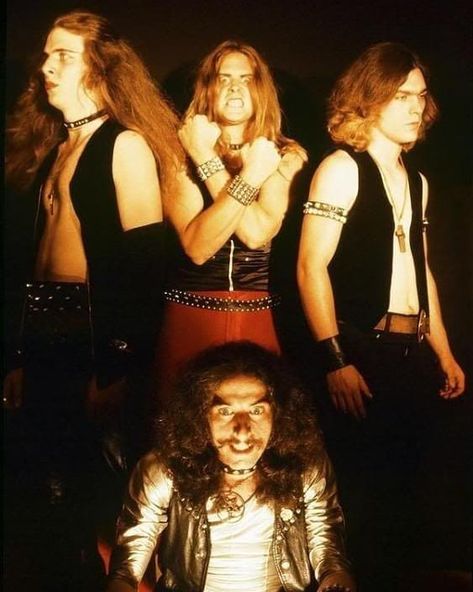 Pentagram (c. mid 80s)  Their first album is phenomenal. - - - #pentagram #pentagramband #metal #metalmusic #heavymetal #doommetal… Pentagram Band, Songs For The Deaf, Pantera Band, Doom Metal Bands, Band Wallpaper, Rock & Roll, Doom Metal, Heavy Metal Art, Heavy Rock