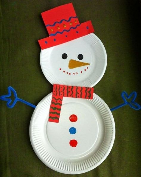 Easy Recycled Christmas Crafts for Kids to Make at Home - Kids Art & Craft Christmas Crafts With Paper, Crafts With Paper Plates, Paperplate Christmas Crafts, Paper Plate Snowman, Crafts With Paper, Diy Schneemann, Winter Diy Crafts, Halloween Crafts Preschool, Christmas Paper Plates