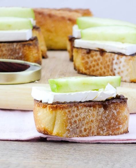 Apple Bruschetta Recipe, Apple Bruschetta, Fig Bruschetta, Fig Jam Crostini, Bruschetta Board, Apple Brie, Board Night, Fig Spread, Crostini Appetizers