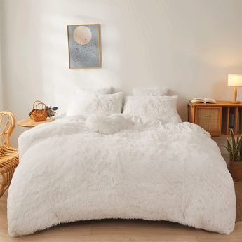 White Duvet Cover Aesthetic, Luxury White Bedding, Bedding Plush, Faux Fur Comforter, Faux Fur Bedding, Fur Comforter, Fluffy Duvet, Fluffy Comforter, White Bed Set