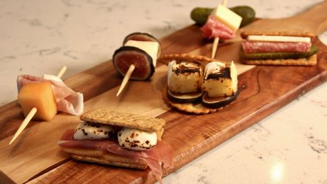 The Potash Twins dropped by "GMA3" to share three recipes for savory s'mores. Savory Smores Campfire, Savory Smores Ideas, Savory Smores Board, Savoury Smores, Savory Smores Cheese, Cheese Smores, Savory Smores, Savoury Dips, Smores Bar Party