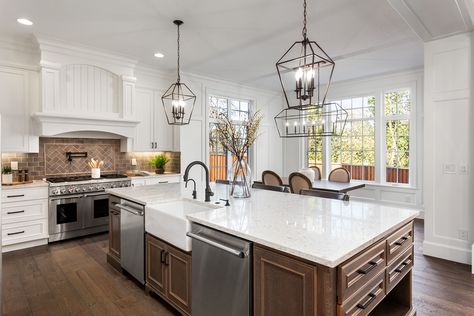 7 Steps to Creating Your Dream Kitchen - Eakman Construction Kitchen Island With Sink, Corian Countertops, Kitchen Faucet With Sprayer, Kitchen Trends, Kitchen Remodeling Projects, Large Kitchen, Bora Bora, Kitchen Handles, Beautiful Kitchens