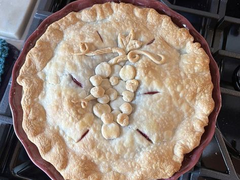 Concord Grape Pie Recipe Grape Pie Recipe, Concord Grape Pie, Grape Pie, Concord Grapes, Pie Crust Designs, Food Mill, Summer Pie, Oven Racks, Pie Recipe