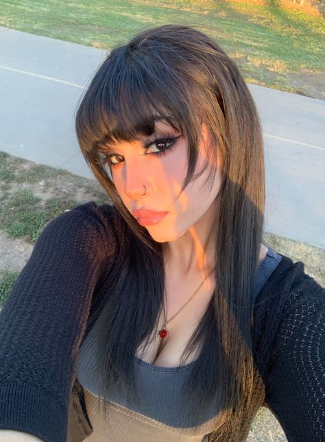 Black Hairstyles Bangs, Aesthetic Pretty Girl, Photographie Portrait Inspiration, Pretty Ppl, Cute Makeup Looks, Wispy Bangs, Hair Inspo Color, Dream Hair, Pretty Makeup