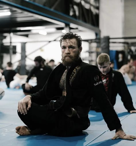 Conor Mcgregor Hairstyle, Martial Arts Tattoos, Conor Mcgregor Style, Ufc Conor Mcgregor, Jiu Jitsu Fighter, Boxing Training Workout, Mc Gregor, Connor Mcgregor, Gym Photoshoot