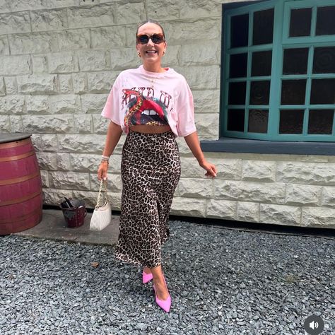 The skirt you gals are all in our DM’s about.. LULU 🖤🐆 as seen on the gorgey @jennnwood 🤩 just restocked this morning!! Leopard Print Midi Skirt Outfit, Pink Outfits Ideas, Printed Midi Skirt Outfit, Pink Skirt Outfit, Look Animal Print, Leopard Skirt Outfit, Pink Summer Outfits, Printed Skirt Outfit, Moda Pinup