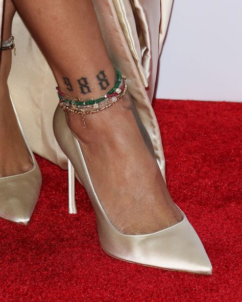 The Anklet Is Making a Comeback, and Here's Why You Should Be on Board Rihanna Jewelry, Ring Combinations, Toe Ring Designs, Diamond Anklet, Diamond Ball, Anklets For Women, Heels Aesthetic, Black Girls With Tattoos, Gold Gown