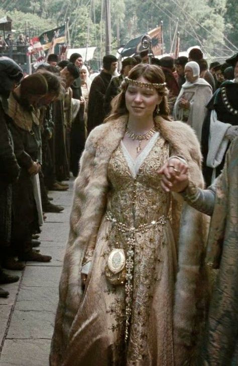 1000+ images about Robin Hood on Pinterest | Robin Hoods, Maid ... Robin Hood 2010, Medieval Gown, Lea Seydoux, Period Dress, Medieval Costume, Medieval Dress, Medieval Clothing, Fantasy Costumes, Period Costumes