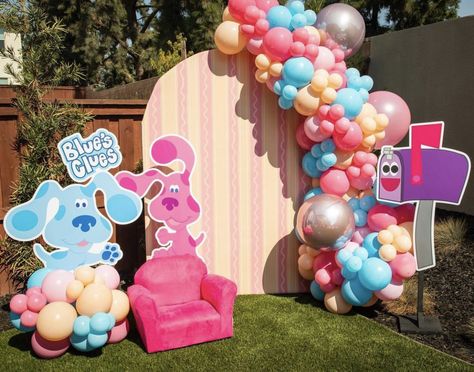 A Clue A Clue Look Whos 2, Blues Clues And Magenta Birthday Party, Magenta Blues Clues Party, Blues Clues Party Decorations, Blues Clues Balloon Garland, Blues Clues Balloon Arch, Blues Clues 2nd Birthday Party Girl, Blues Clues Baby Shower Ideas, Blues Clues Gender Reveal Ideas