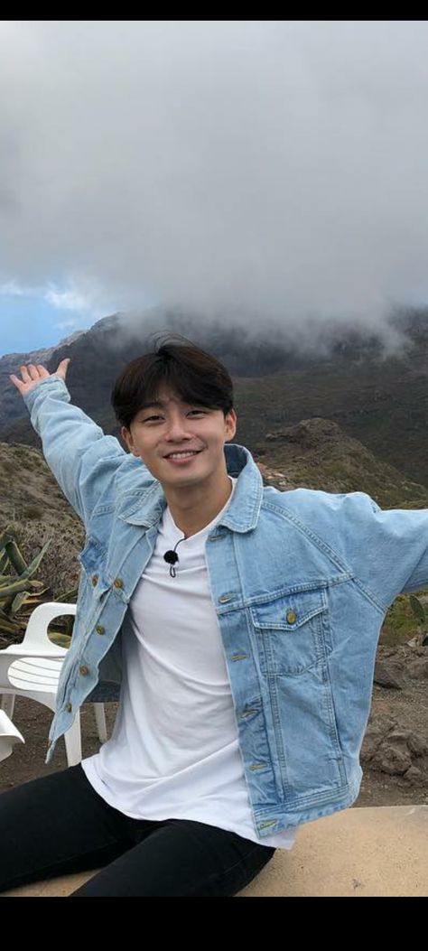 Park Seo Joon Boyfriend Material, Park Seo Jun, Seo Joon, Blue Outfit, Boyfriend Material, Korean Actors, Kdrama, Korean Fashion, Denim Jacket