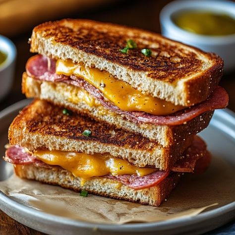 Easy Fried Bologna Sandwiches | Cooked Sandwiches, Bologna Sandwich Recipes, Bologna Sandwiches, Fried Bologna Sandwich, Inflammation Diet Recipes, Fried Bologna, Bologna Sandwich, Grandmothers Kitchen, Different Types Of Bread