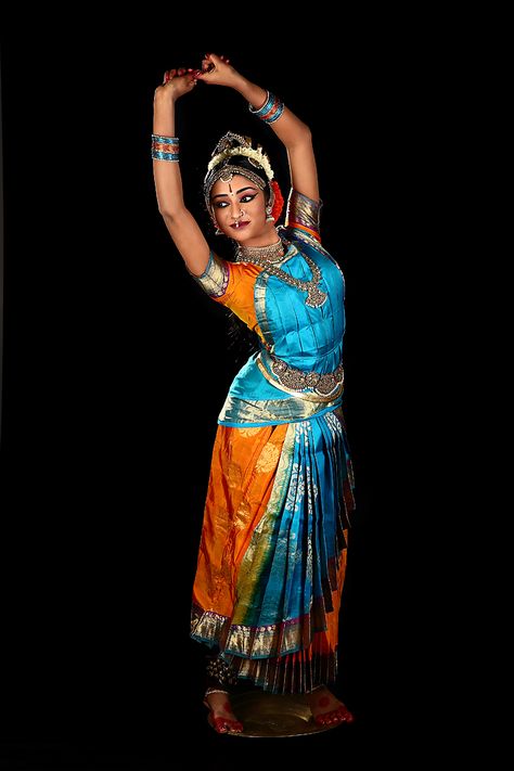 Kuchipudi Dancer posing in Tarangam Kuchipudi Dance Dress, Kuchipudi Poses, Kuchipudi Costume, Kuchipudi Dress, Bharatnatyam Poses, Amazing Dance Photography, Dancing Poses Drawing, Ballroom Dancing Hairstyles, Bharathanatyam Dance