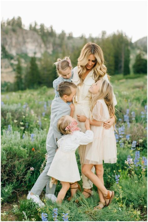 blog — BreAnne Weston Photography Flower Field Family Photoshoot, Easter Family Photoshoot, Easter Family Pictures, Spring Photoshoot Outfits, Boho Family Photos, Nelson Family, Spring Family Pictures, Free Birth, Summer Family Pictures