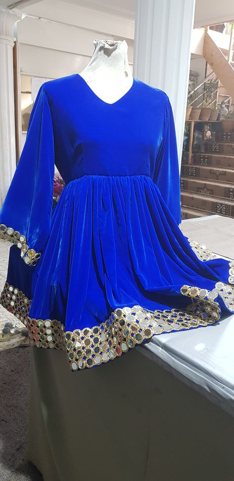 Afghanistan Vintage, Elegant Fashion Outfits, Short Frock, Velvet Dress Designs, Pakistani Dresses Casual, Girls Frock Design, Beautiful Pakistani Dresses, Afghan Dresses, Trendy Dress Outfits