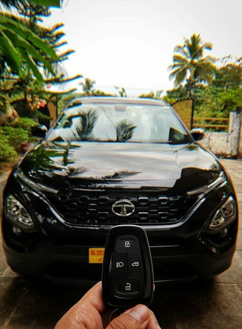 Tata Car Snap, Tata Harrier Black Wallpaper, Harrier Car, Tata Harrier, Boys Attitude Pics Hd, Indian Cars, Tata Cars, Bullet Bike Royal Enfield, Tata Motors