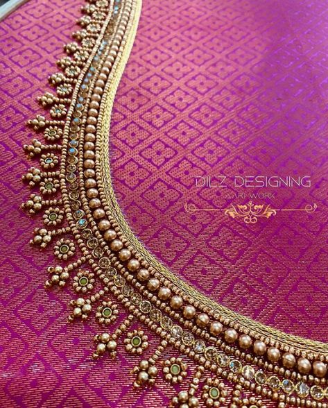 Back Neck Hole Designs For Blouses, Bead Embroidery Patterns Dresses, Hand Embroidery Neck Designs Neckline, Simple Bead Work Blouse, Heavy Aari Work Blouse Designs, Blouse Beads Work, New Aari Work Blouse Designs, Aari Neck Design, Aariwork Designs