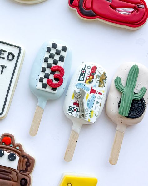 🌵🏜️ Disney Cars theme cookies, cakesicles, and pretzels for Emiliano’s 3rd Birthday 🚗 💨 #disney#disneycars#cars#lightningmcqueen#carsbirthday#disneycarscookies#disneycarscakesicles#dippedpretzels#cookiesofig#cakesicles#lasvegascookies#lasvegas Cars Theme Cookies, Lighting Mcqueen Cake, Cars Cake Pops, Disney Cake Pops, Disney Cars Theme, Disney Cars Cake, Mcqueen Cake, Theme Cookies, Car Birthday Theme