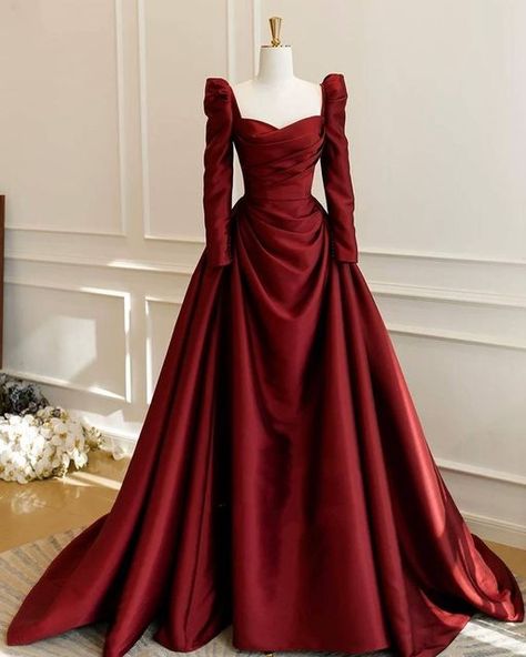 Burgundy Prom, Classy Gowns, Gowns Dresses Elegant, Fancy Dresses Long, Modest Dresses Casual, Burgundy Prom Dress, Dark Burgundy, Pretty Prom Dresses, Quick Outfits