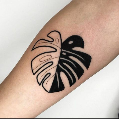 Tattoo Filers, Simple Plant Tattoo, Monstera Tattoo Design, Simple Black Tattoos, Monstera Tattoo, Tatuaje Cover Up, Characters From Movies, Minimalist Tattoo Ideas, Doodle Tattoo