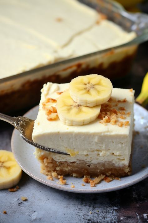 Banana Cream Cheesecake Bars - That Oven Feelin Banana Cheesecake Bars, Banana Cream Cheesecake Bars, Banana Cream Cheesecake, Banana Cream Pudding, Recipes Banana, Easy Family Recipes, Banana Bars, Banana Cheesecake, Banana Slices