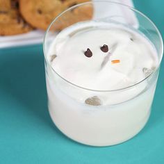 Melting Snowman Cocktail Snowman Snacks, Snowman Cocktail, Fun Holiday Drinks, Snowman Treats, Summer Vodka Cocktails, Winter Cocktails Recipes, Melting Snowman, Melting Snowmen, Melted Snowman