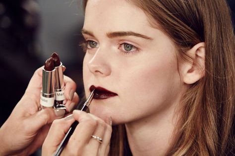 Maybelline Loaded Bolds lipsticks in Chocoholic and Midnight Merlot for the Unttld F/W 2016 runway. Mac Antique Velvet, Mac Lipstick Velvet Teddy, Best Mac Lipstick, Gloss Eyeshadow, 2016 Runway, Bold Lipstick, Mac Matte Lipstick, Velvet Lipstick, Beauty Lipstick