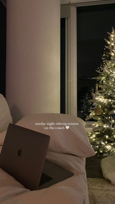 22 December, Aesthetic Tiktok, Christmas Feeling, Christmas Inspo, Christmas Mood, Winter Aesthetic, Unique Logo, Christmas Quotes, Christmas Aesthetic