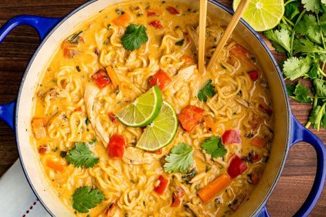 Delish Creamy Chicken Ramen, Chicken Ramen Soup, Noodles Seasoning, Asian Chicken Noodle Soup, Noodle Recipes Homemade, Asian Soup Recipes, Chicken Ramen, Asian Noodle, Homemade Ramen