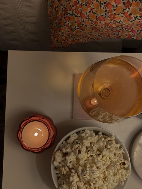 Wine Movie Night, Chill Birthday Ideas, Chill Night Aesthetic, Late Night Snacks Aesthetic, Cozy Movie Night Aesthetic, Alfonso Coke, Candle Making Aesthetic, Popcorn Aesthetic, Square Wine Glasses