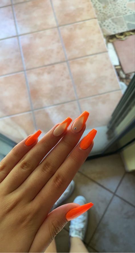 Neon Orange And White Nails, Tropical Orange Nails, Orange Prom Nails Acrylic, Simple Nails Orange, Orange Nails Spring, Orange Vacation Nails, Sunset Orange Nails, Bright Orange Nails With Design, Neon Orange Nails With Design