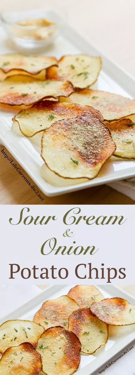 Sour Cream & Onion Potato Chips - Life Currents Onion Chips, Healthy Sour Cream, Healthy Party Snacks, Potato Chip Recipes, Food Bbq, Diy Easy Recipes, Party Food Dessert, Homemade Chips, Super Party